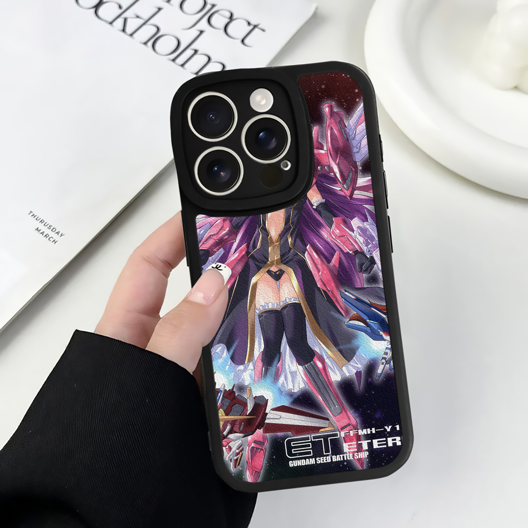 （画像用） 機動戦士ガンダム Mobile Suit Gundam 【iPhone 16シリーズ対応】シリコンスマホケース（レザー調） 材質：シリコン
